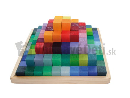 Pyramída z kociek
