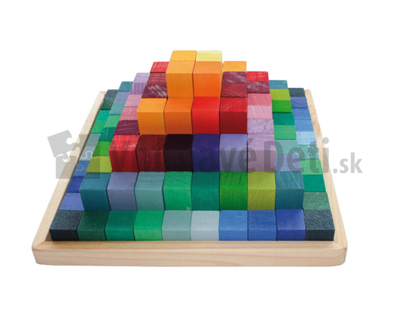 Pyramída z kociek