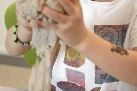 Hráme sa a učíme sa s kinetickým pieskom Kinetic Sand®